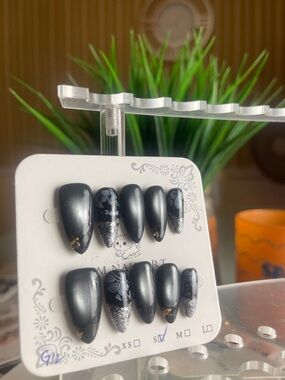 Handcrafted Metallic Black Press-On Nails with Silver Glitter Accents Small
